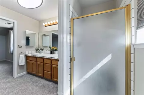 Bath - 571 W Pat, Clovis, CA 93612 photo 4 of 4