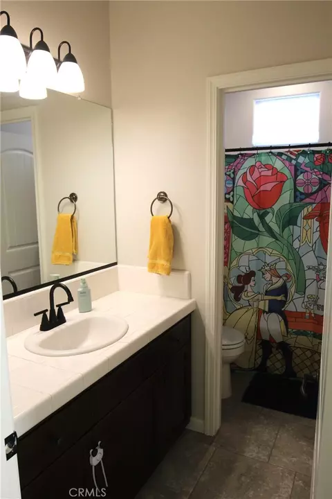 Bath - 1115 Sanders Ave, Clovis, CA 93619 photo 2 of 6