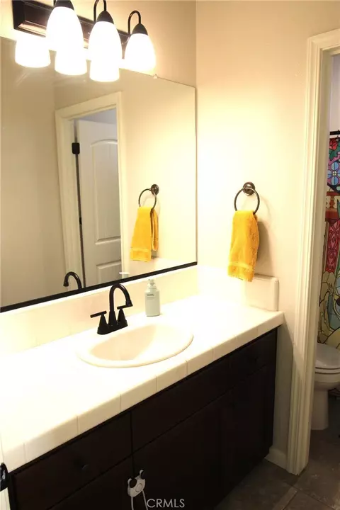 Bath - 1115 Sanders Ave, Clovis, CA 93619 photo 3 of 6