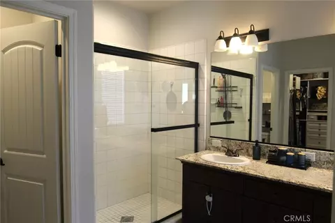 Bath - 1115 Sanders Ave, Clovis, CA 93619 photo 4 of 6