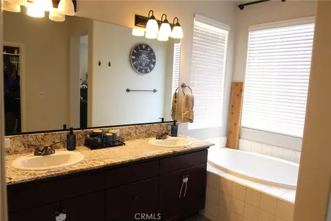 Bath - 1115 Sanders Ave, Clovis, CA 93619 photo 5 of 6