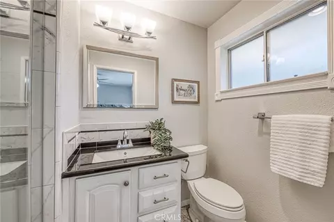 Bath - 1391 Birch, Clovis, CA 93611 photo 3 of 3