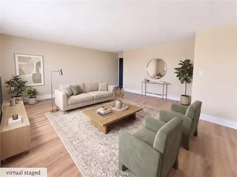 Living - 522 Garfield Ave, Taft, CA 93268 photo 3 of 4