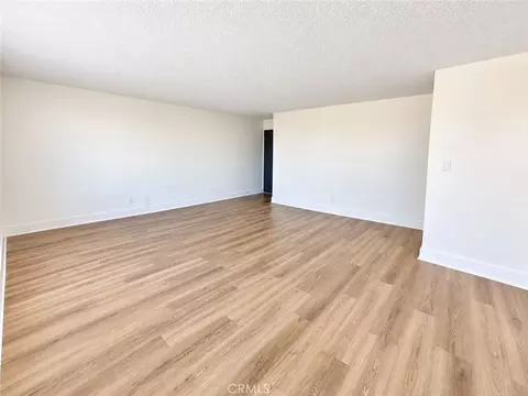 Living - 522 Garfield Ave, Taft, CA 93268 photo 4 of 4