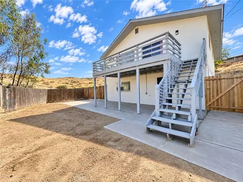 Exterior - 522 Garfield Ave, Taft, CA 93268 photo 4 of 9