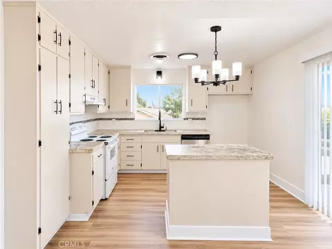 Kitchen - 522 Garfield Ave, Taft, CA 93268 photo 2 of 2