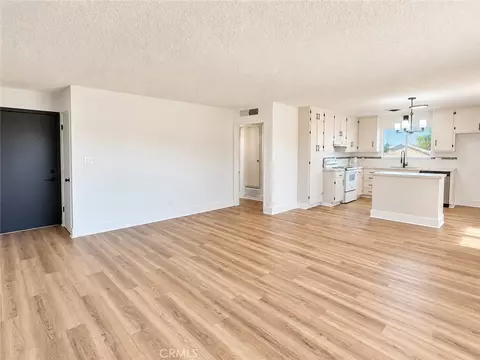 Living - 522 Garfield Ave, Taft, CA 93268 photo 2 of 4