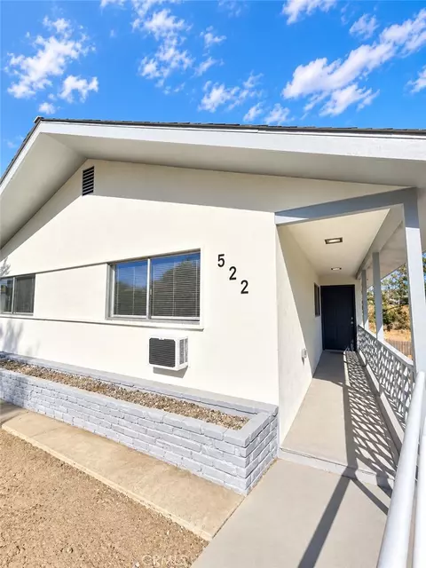 Exterior - 522 Garfield Ave, Taft, CA 93268 photo 6 of 9