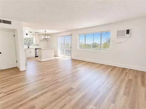 Living - 522 Garfield Ave, Taft, CA 93268 photo 1 of 4