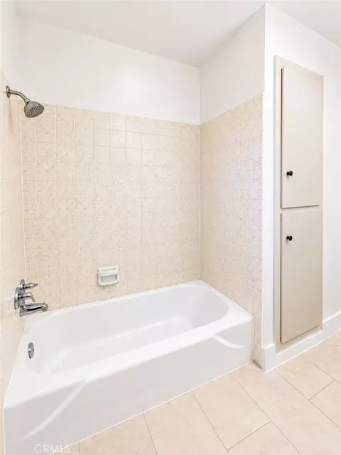 Bath - 522 Garfield Ave, Taft, CA 93268 photo 3 of 5