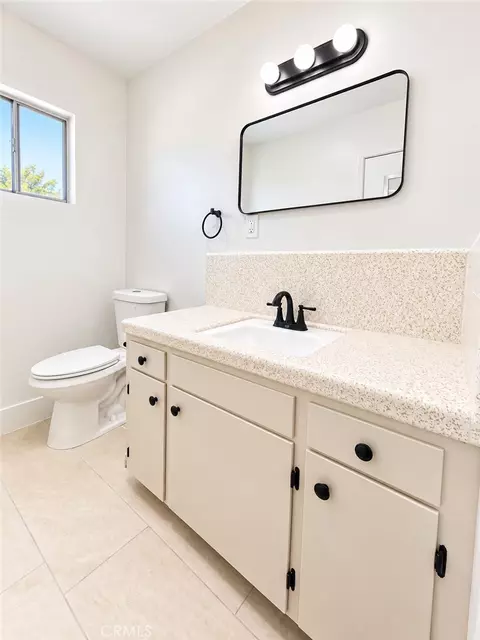 Bath - 522 Garfield Ave, Taft, CA 93268 photo 4 of 5
