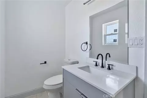 Bath - 815 E 5th, Hanford, CA 93230 photo 2 of 5