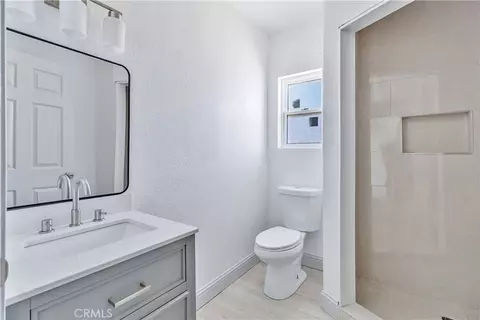 Bath - 815 E 5th, Hanford, CA 93230 photo 3 of 5