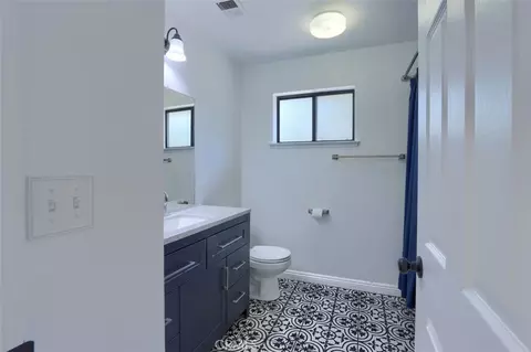 Bath - 33030 Road 233, North Fork, CA 93643 photo 1 of 5