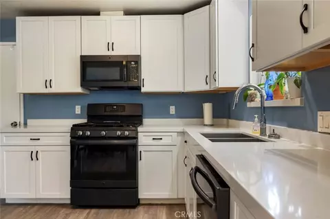 Kitchen - 800 Frank Ct, Manteca, CA 95336 photo 2 of 3