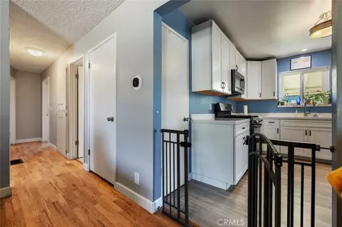Entry Way - 800 Frank Ct, Manteca, CA 95336 photo 3 of 7