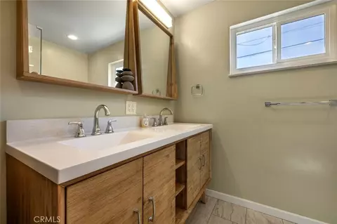 Bath - 800 Frank Ct, Manteca, CA 95336 photo 2 of 4