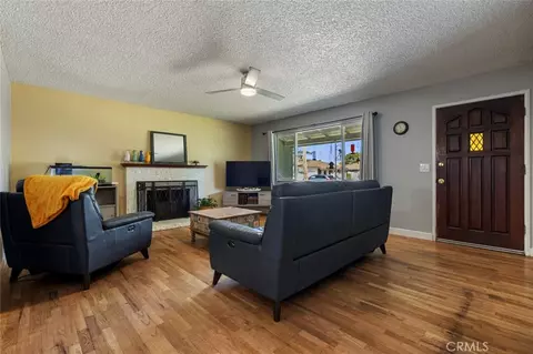 Living - 800 Frank Ct, Manteca, CA 95336 photo 1 of 3