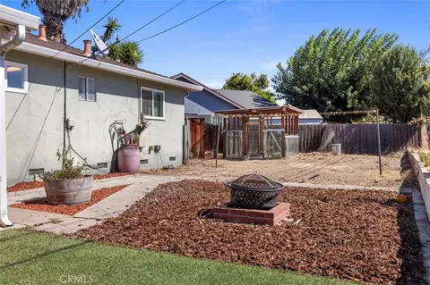 Exterior - 800 Frank Ct, Manteca, CA 95336 photo 7 of 9