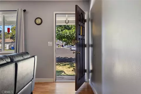 Entry Way - 800 Frank Ct, Manteca, CA 95336 photo 2 of 7