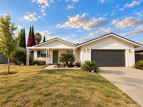 587 Sunset St, Kingsburg, CA 93631