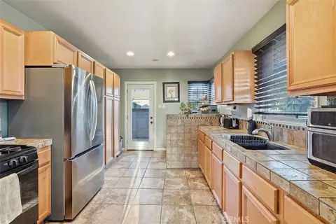 Kitchen - 9115 Walnut, Bellflower, CA 90706 photo 3 of 3