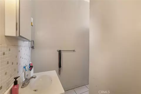Bath - 130 E 4th St, Hanford, CA 93230 photo 1 of 1