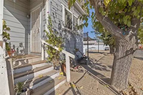 Exterior - 130 E 4th St, Hanford, CA 93230 photo 3 of 8