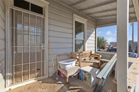 Exterior - 130 E 4th St, Hanford, CA 93230 photo 2 of 8