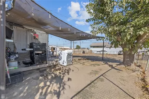Exterior - 130 E 4th St, Hanford, CA 93230 photo 4 of 8
