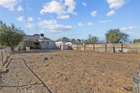 Exterior - 130 E 4th St, Hanford, CA 93230 photo 8 of 8