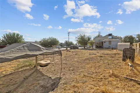 Exterior - 130 E 4th St, Hanford, CA 93230 photo 7 of 8