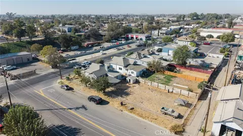 View/Area - 130 E 4th St, Hanford, CA 93230 photo 5 of 6