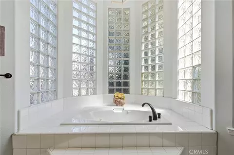 Bath - 2843 Carolina Ave, Clovis, CA 93611 photo 5 of 6
