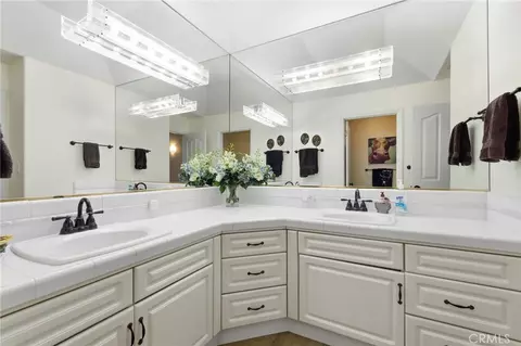 Bath - 2843 Carolina Ave, Clovis, CA 93611 photo 2 of 6