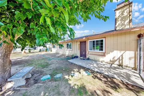 17319 Newmont Ave, Lake Los Angeles, CA 93535