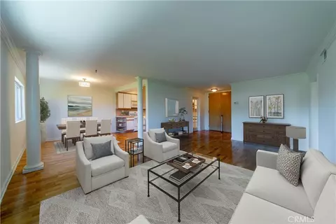 10707 Camarillo St #211, Toluca Lake, CA 91602