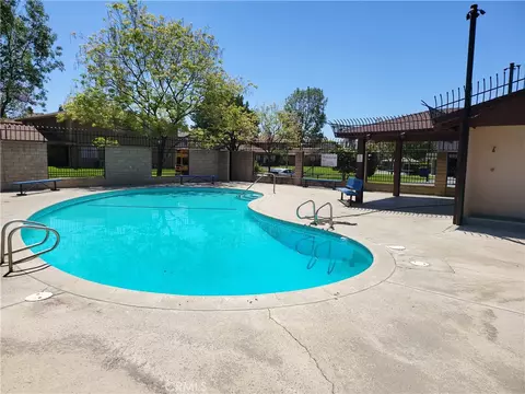 1149 W Calle De La Luna #4, Azusa, CA 91702