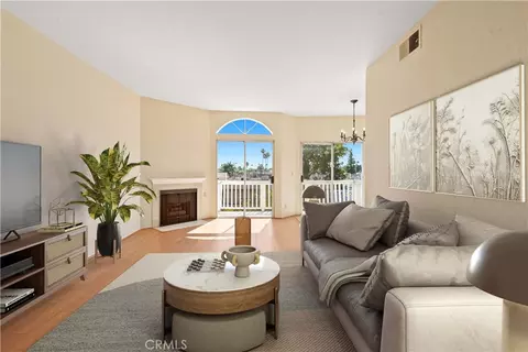 5135 Zelzah Ave #301, Encino, CA 91316