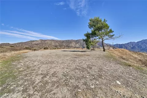 9401 Tujunga Valley St, Sunland, CA 91040
