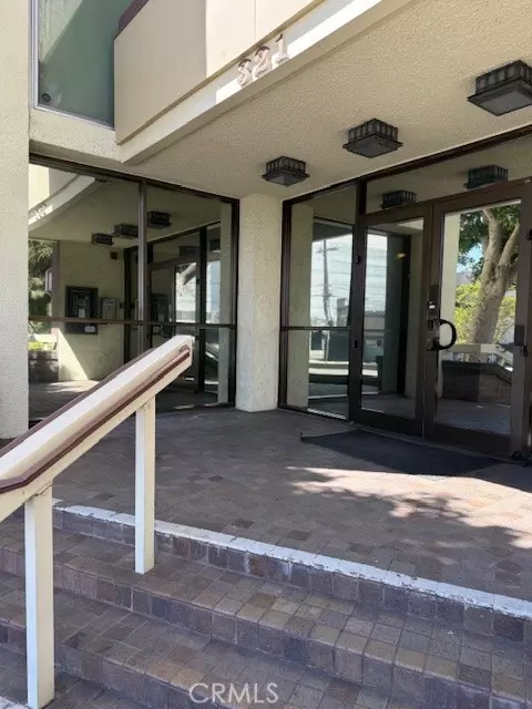 321 S San Vicente Blvd S #402, Los Angeles, CA 90048