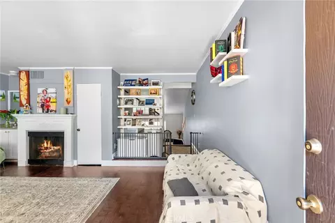 5463 Newcastle Ave #8, Encino, CA 91316