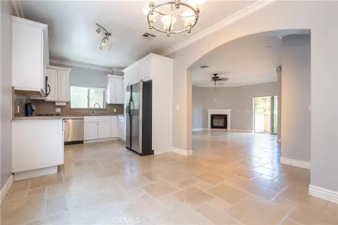 11253 Peach Grove St #106, North Hollywood, CA 91601