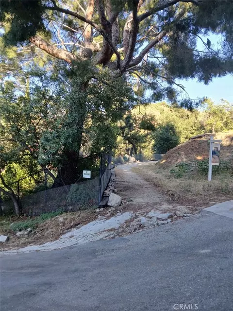 9739 Oak Bend Dr, Tujunga, CA 91042 photo 2