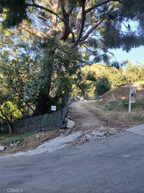 9739 Oak Bend Dr, Tujunga, CA 91042 photo 2