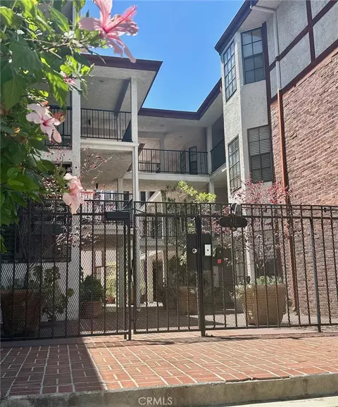 811 N Columbus Ave #18, Glendale, CA 91203