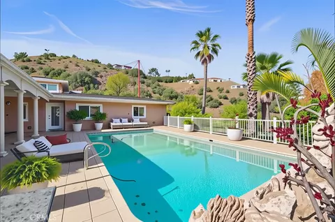 1606 Glenmont Dr, Glendale, CA 91207