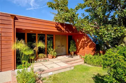 3275 Buckingham Rd, Glendale, CA 91206