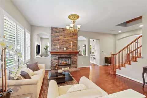 17004 Crest Hts, Canyon Country, CA 91387