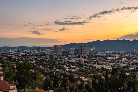 830 Harrington Rd, Glendale, CA 91207